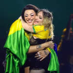 Pabllo ajudou Madonna a colocar blusa do Brasil segundos antes de subir ao palco