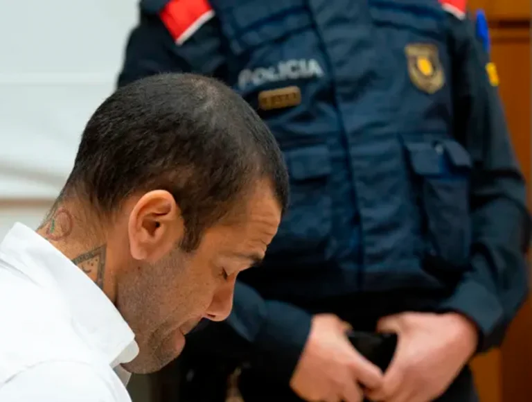 Daniel Alves começa a ser julgado por assédio sexual em Barcelona. Relembre o caso