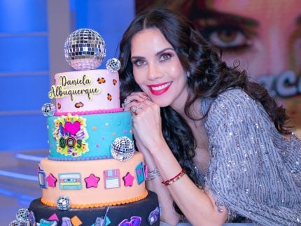 Daniela Albuquerque comemora 43 anos com edição especial do “Sensacional”, da RedeTV!