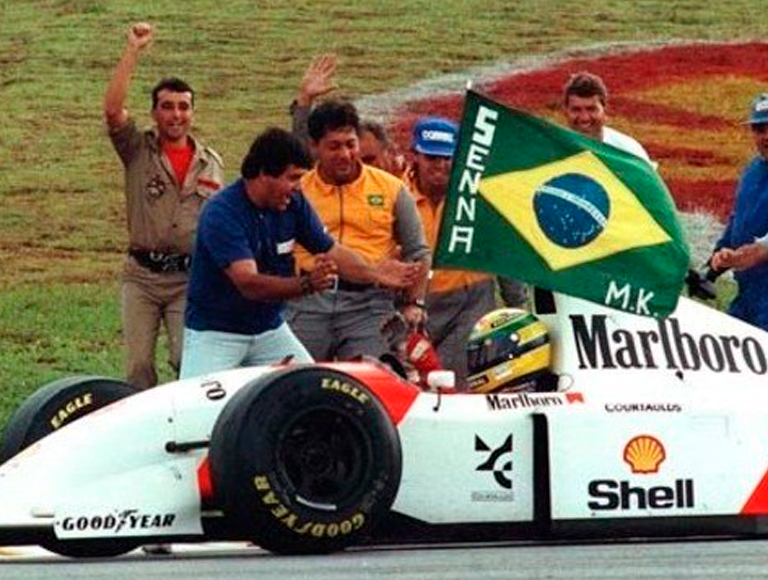 O tricampeão Senna marcou a história do automobilismo mundial, mas também a vida dos brasileiros. Foto: Reprodução