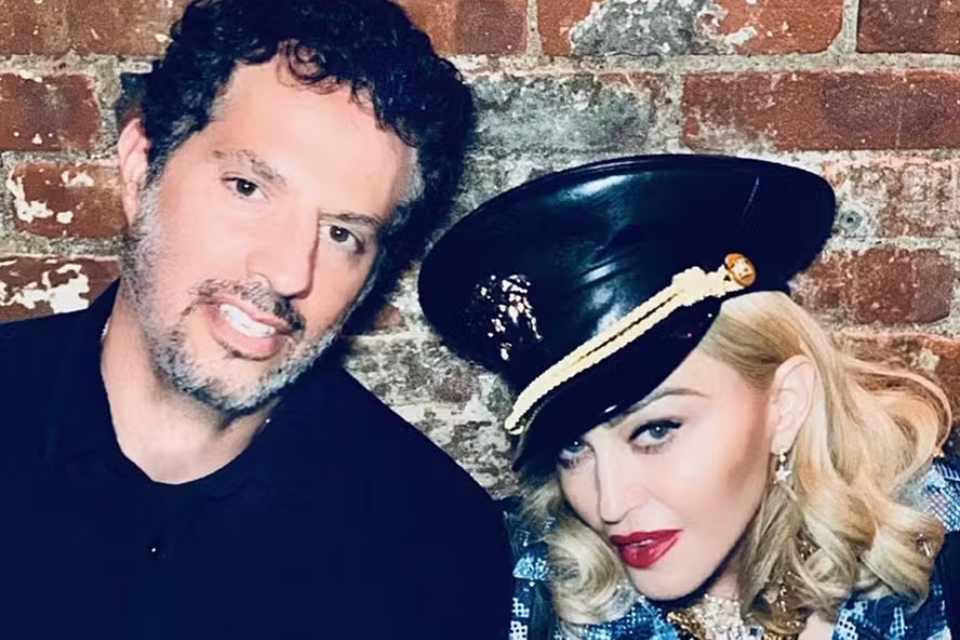 Empresário de Madonna convoca fãs que tenham tatuagem em homenagem à cantora