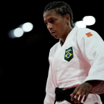 Judoca Rafaela Silva perde bronze em luta disputada com japonesa