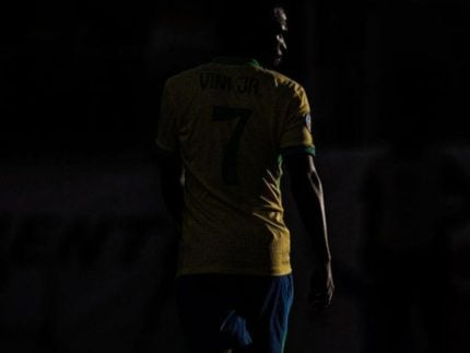 Ausente na derrota do Brasil, Vini Jr. se desculpa e promete: “Voltaremos ao topo”