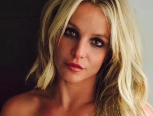 Britney fala de cura e lamenta falta de bons conselhos no passado