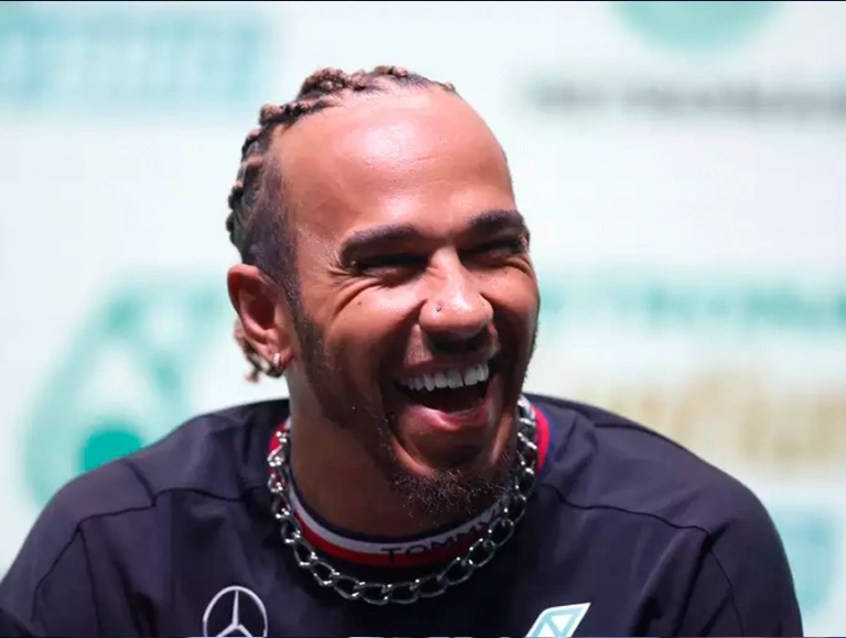 De volta ao Brasil, Hamilton fala sobre ter um novo affair no Brasil: “Quem sabe”