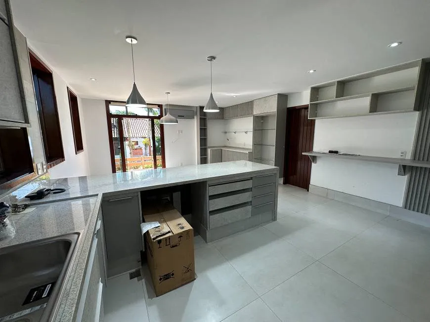 Sem compradores, pais de Larissa Manoela reduzem R$ 3,5 mi no valor de mansão à venda 21 description 17