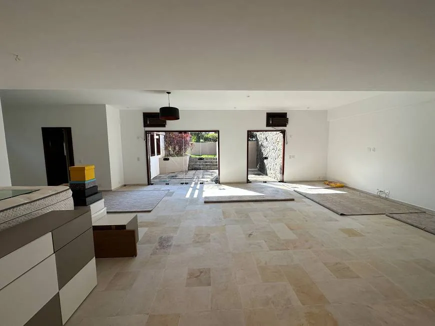 Sem compradores, pais de Larissa Manoela reduzem R$ 3,5 mi no valor de mansão à venda 18 description 20
