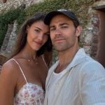 Ator de “The Vampire Diaries”, fica noivo de modelo brasileira