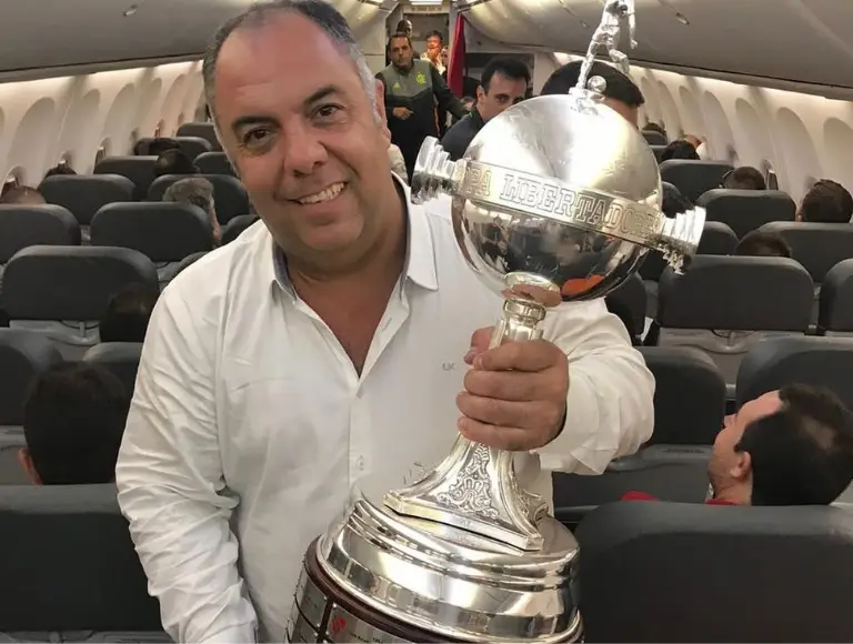 Dirigente do Flamengo sai no soco com torcedor em shopping. Veja!