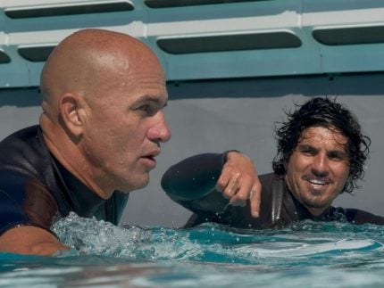 Gabriel Medina surfa com Kelly Slater e Rodrigo Santoro em piscina de ondas em SP