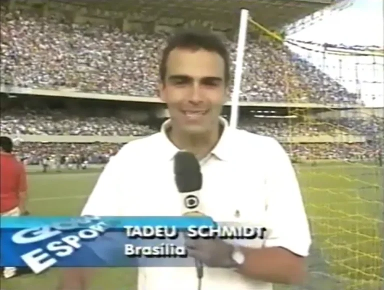 Dos estádios ao BBB: Relembre a trajetória de Tadeu Schmidt cobrindo o futebol no DF