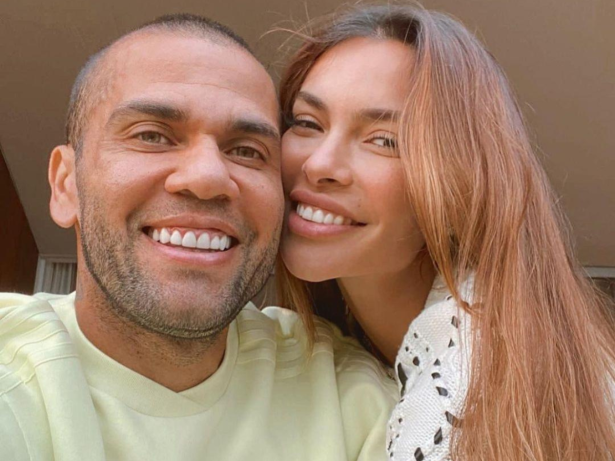 Daniel Alves e Joana Sanz estão vivendo crise no casamento, diz imprensa espanhola