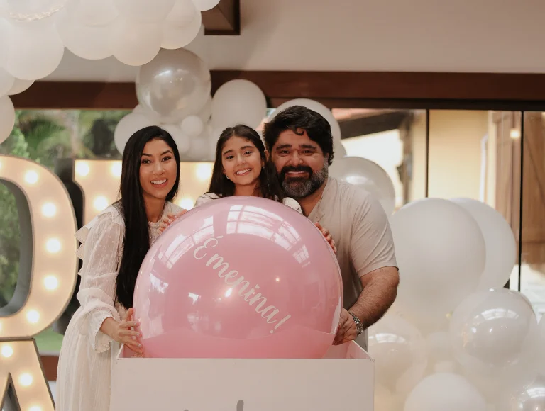 É menina! Fabiano, Gaby e Juju Menotti fazem chá revelação do novo bebê