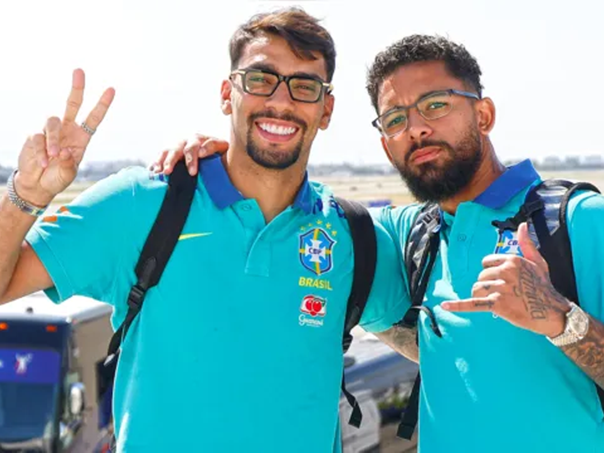 Paquetá e Douglas Luiz em desembarque da Seleção Brasileira em Las Vegas, para duelo contra o Uruguai (Reprodução)