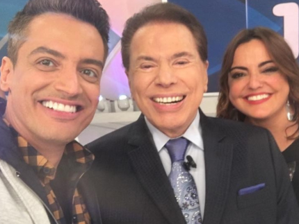 Silvio Santos não dava entrevistas, mas respondeu perguntas de LeoDias e Fabiola Reipert