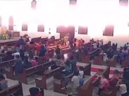 Rojão explode dentro de igreja e assusta fiéis na Bahia