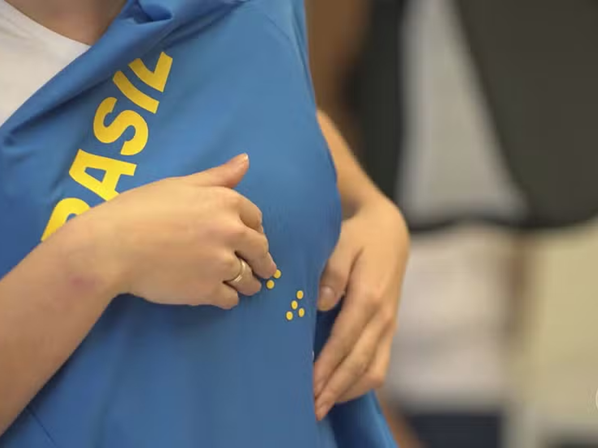 Comitê Paralímpico Brasileiro apresentou uniformes para as Paralimpíadas de Paris (Reprodução)