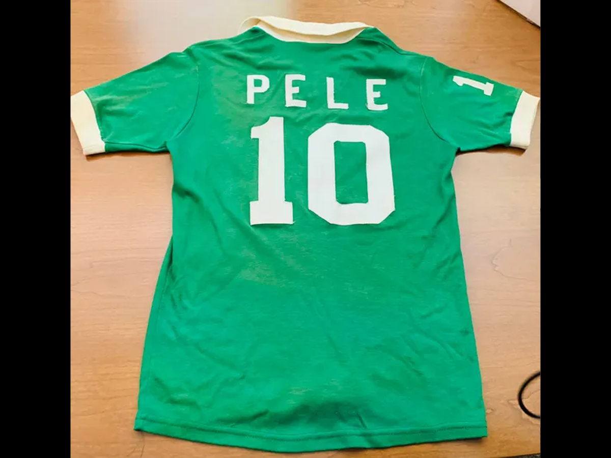 Camisa do último jogo oficial de Pelé. Foto: Reprodução