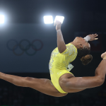 Rebeca Andrade e Simone Biles ficam fora do pódio da trave em Paris