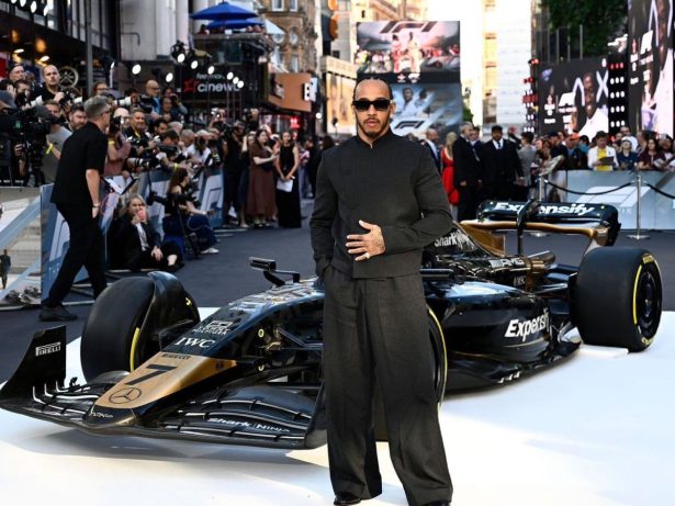 Lewis Hamilton prestigia estreia de filme da Fórmula 1 na Inglaterra