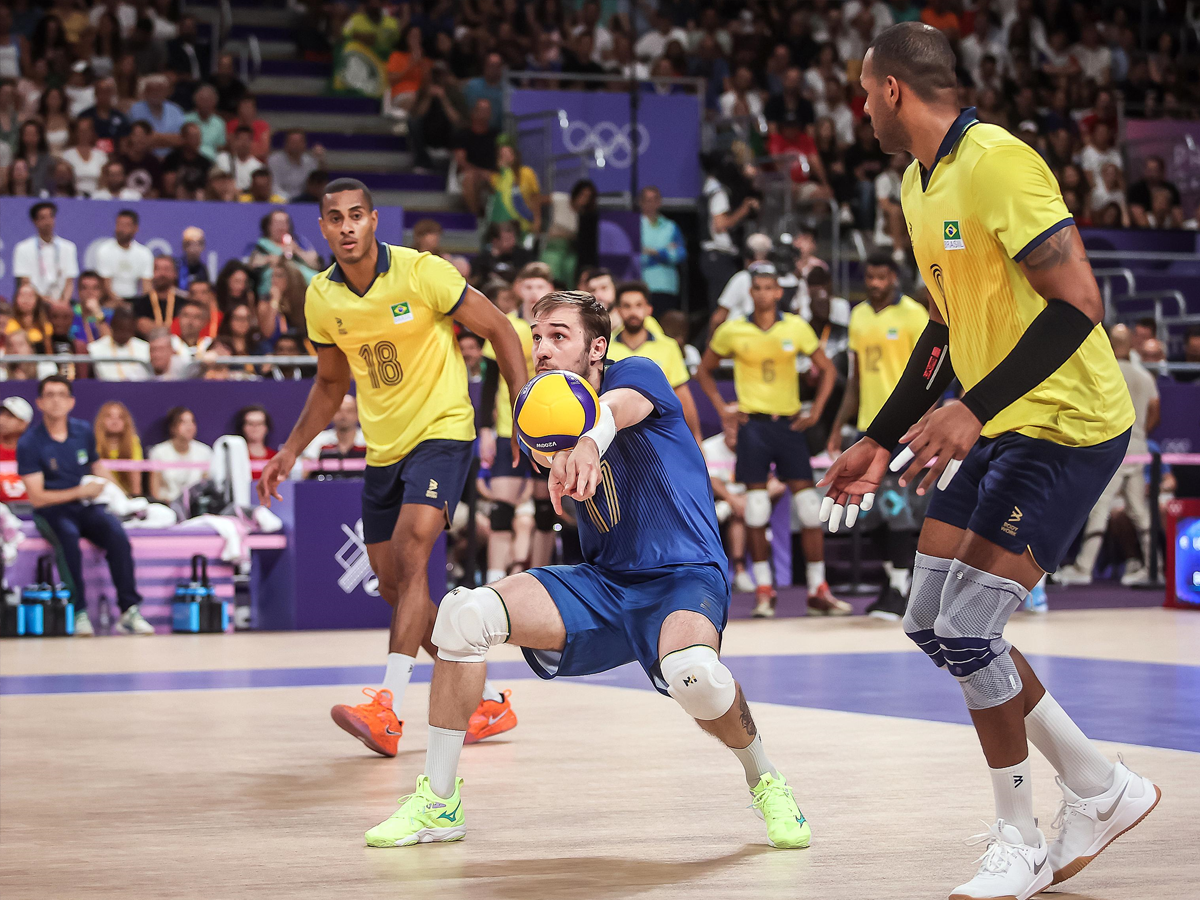 Brasil enfrentou os Estados Unidos pelas quartas de final do torneio masculino de vôlei (Gaspar Nóbrega/COB)