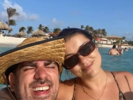 Após traição no carnaval, esposa de Marcelo Adnet posta foto ao lado dele em praia