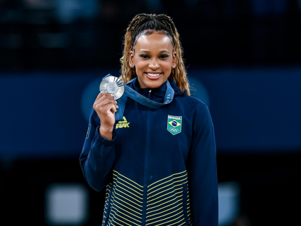 Confira quanto Rebeca Andrade já faturou com conquistas de medalhas em Paris