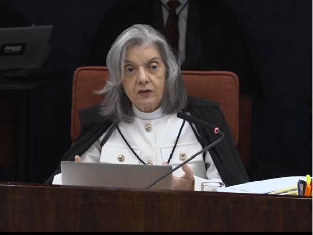 Em indireta a Fux, Cármen Lúcia aponta Bolsonaro como centro da trama golpista