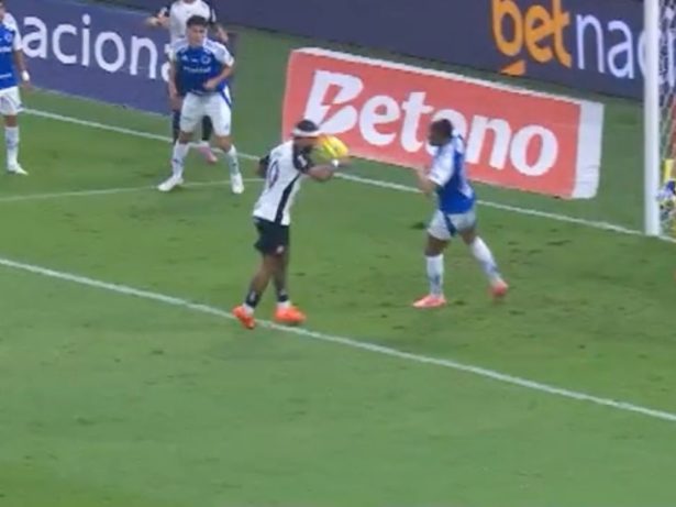 CBF suspeita que imagem que mostra Memphis tocando com a mão na bola foi manipulada por IA