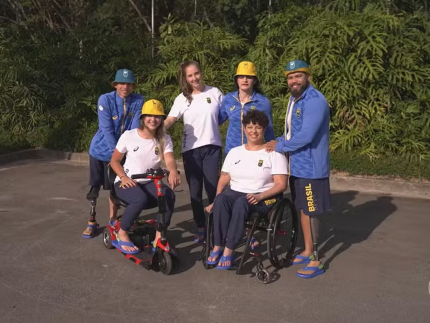 Comitê Paralímpico Brasileiro apresentou uniformes para as Paralimpíadas de Paris (Reprodução)