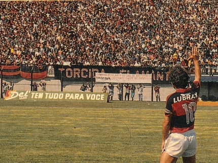 Zico marcou um dos gols da vitória do Flamengo por 5 a 0 sobre o Fluminense, pelo Brasileirão de 1989. Foto: Reprodução
