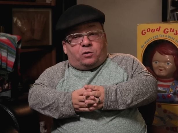 Morre Ed Gale, ator que interpreta Chucky em “Brinquedo Assassino”, aos 61 anos