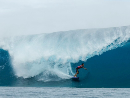 Competições de surfe do fim de semana são adiadas para segunda por ondas “fracas”