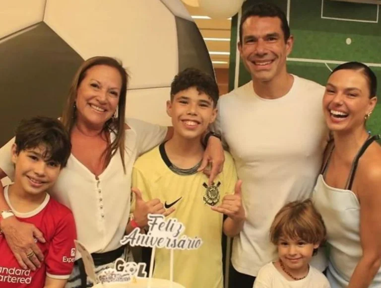 Em aniversário do filho de Buaiz, Isis Valverde se derrete: “Te admiro”