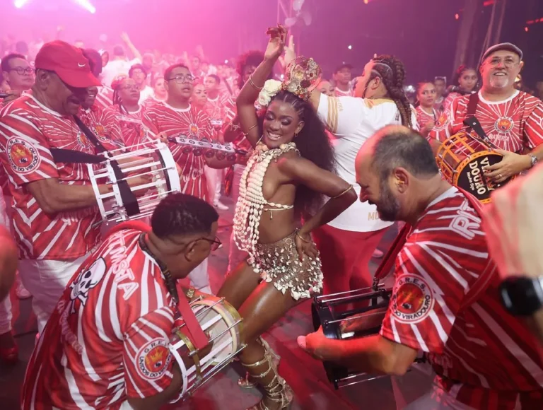 Erika Januza relembra início da paixão pelo Carnaval: “Sonho de criança”