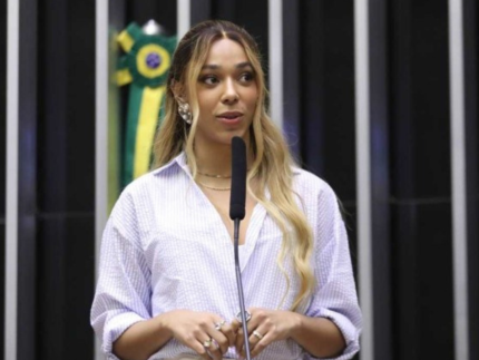 Visto com gênero masculino leva Erika Hilton a protocolar denúncia na ONU