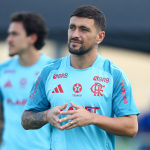 Arrascaeta e Varela retornam ao Flamengo antes do fim da Data Fifa com Uruguai