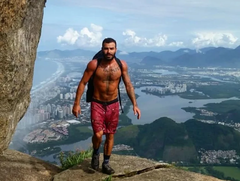 Ex-surfista profissional morre após saltar de base de jump na Pedra da Gávea