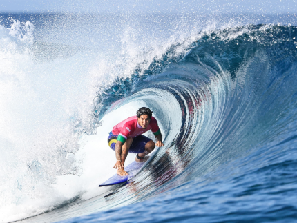 Chumbinho e Medina brilham e vão se enfrentar nas quartas de final do surfe