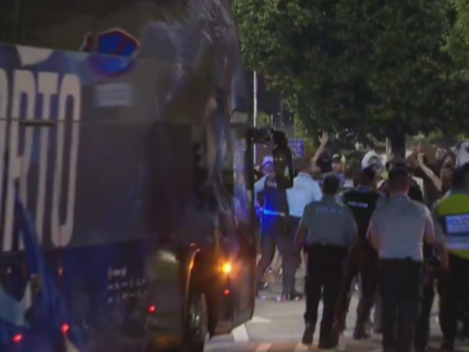 Porto é recebido com protesto da torcida após eliminação na Copa do Mundo de Clubes