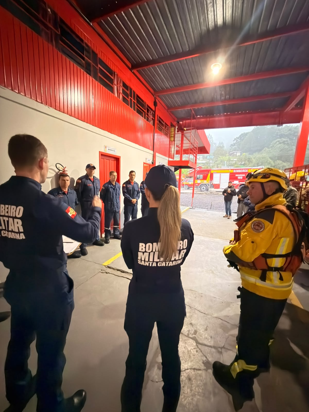 Bombeiros reforçam buscas por helicóptero que levava Rick e Bruno Avelar em SC 1 fa3801d3 8a83 48b4 8f04 158ab6847c8e