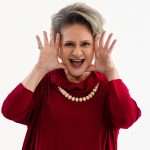 A convite de Xuxa, Fafy Siqueira prestigia show de “O Último Voo da Nave” em SP