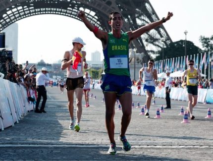 Paris 2024: Caio Bonfim ganha medalha de prata na marcha atlética