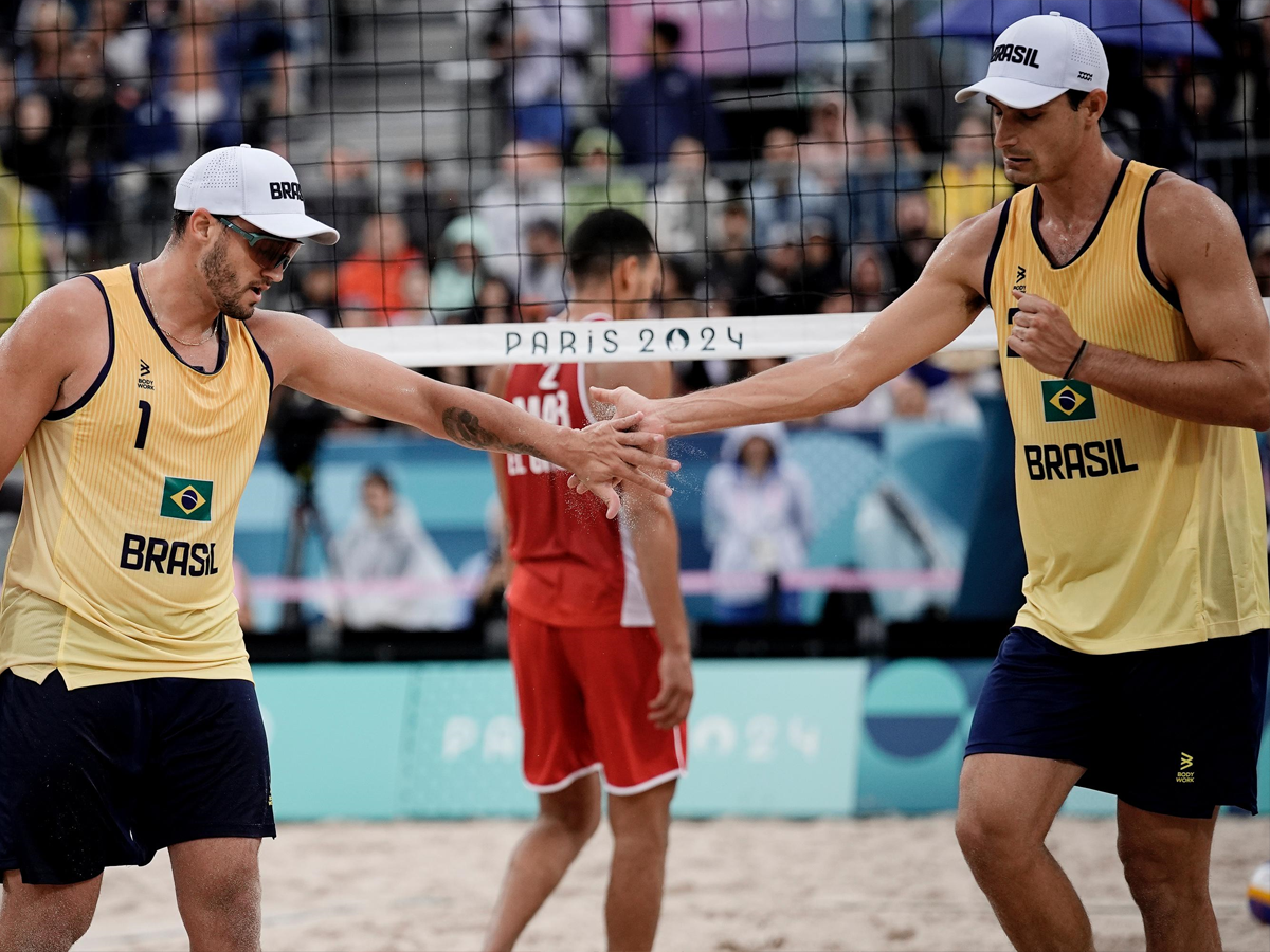 André e George estrearam com vitória sobre dupla marroquina no vôlei de praia (Alexandre Loureiro/COB)