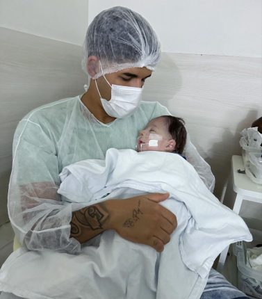 Zé Vaqueiro celebra 11 meses do filho e reflete sobre mudanças: “Nunca mais bebi”