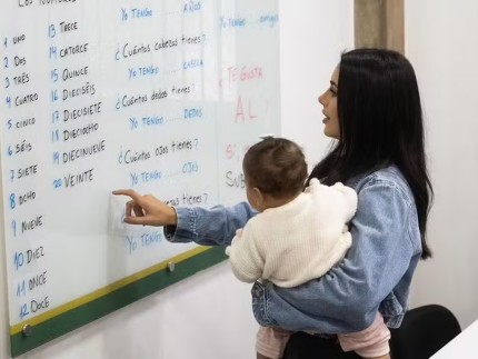 Bruna Biancardi foi junto a filha visitar o Instituto Neymar (Divulgação)