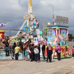 Festa julina distribui lanches e morangos do amor para população no interior de SP
