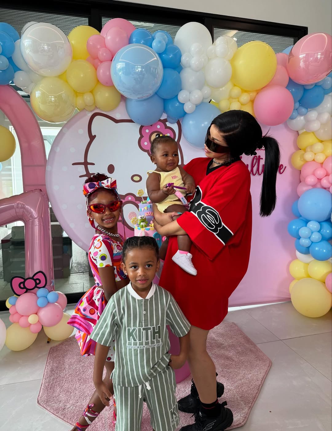 Reprodução/Instagram/@iamcardib Reprodução/Instagram/@iamcardib