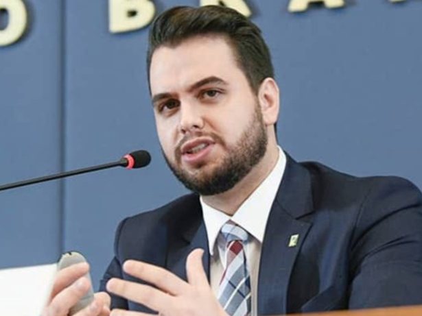 Filipe Martins, ex-assessor de Bolsonaro, é preso por descumprir medida cautelar