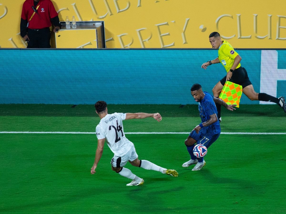 Malcom em disputa no jogo entre Al-Hilal e City no Mundial de Clubes - Reprodução/Instagram:@Alhilal_FC